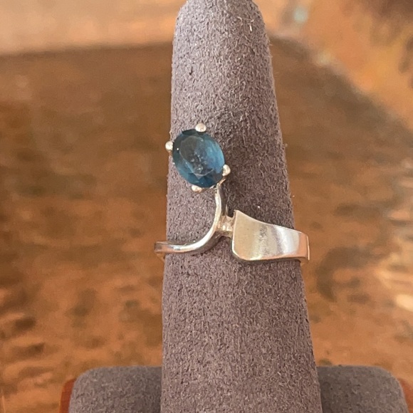 Unique ring - Picture 4 of 5
